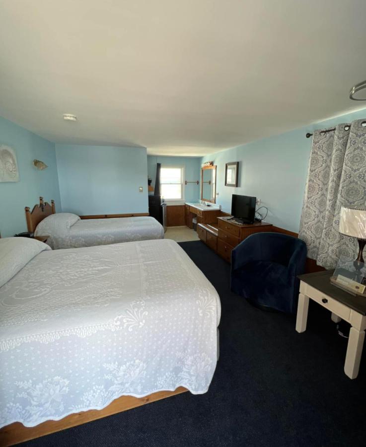 Moody's And Motel 2*